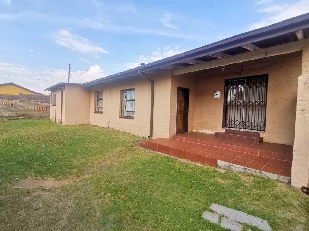 2 Bedroom House to rent in Diepkloof P24114407558
