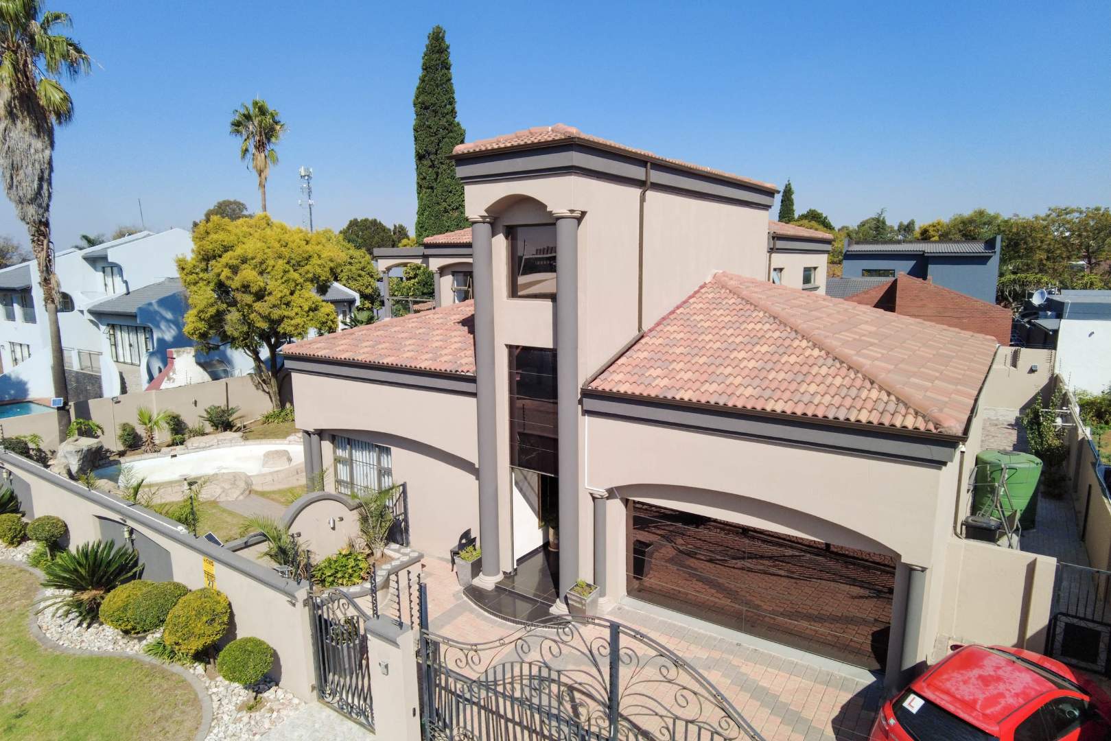 5 Bedroom House for sale in Lakefield P24114408234