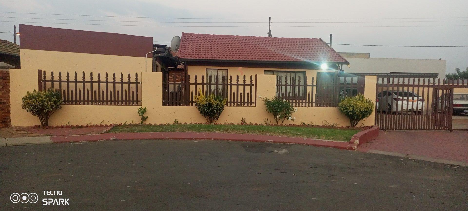 2 Bedroom House for sale in Leachville P24114408440