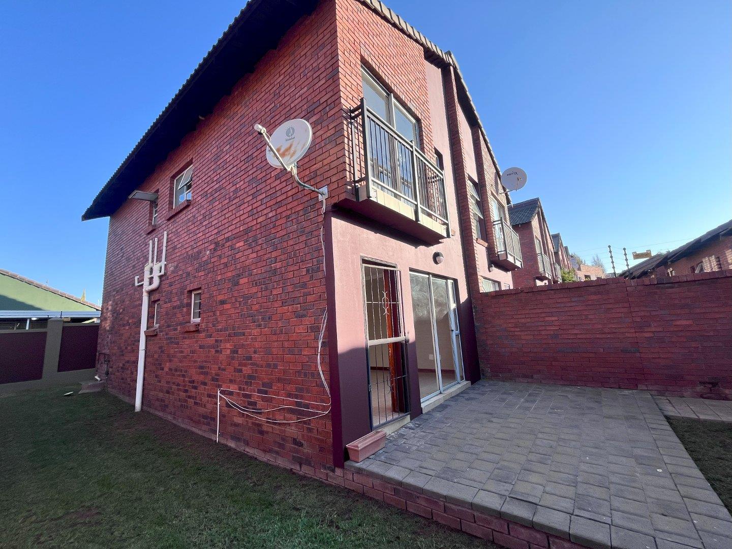 2 Bedroom Townhouse for sale in Pentagon Park P24114408570