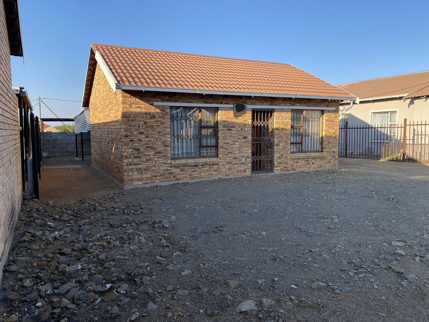 2 Bedroom House for sale in Grasslands P24114410404