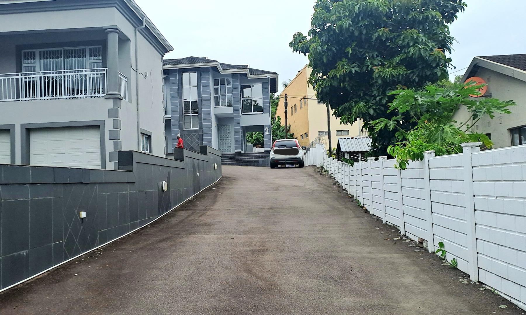 7 Bedroom House for sale in Umhlatuzana P24114410761