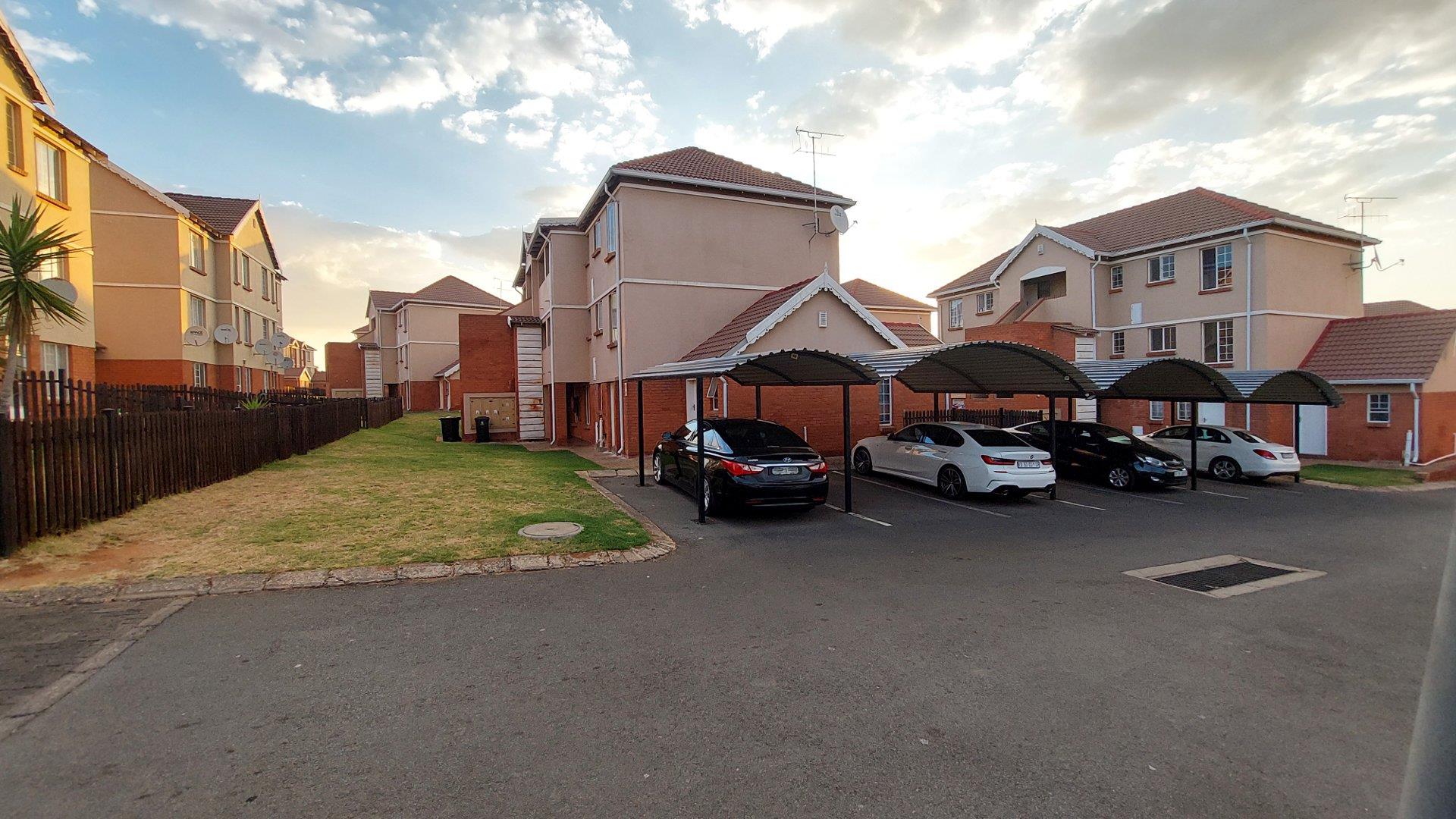 2 Bedroom Townhouse for sale in Terenure 16 Oranjerivier Dr, Mooifontein 14ir, Kempton Park