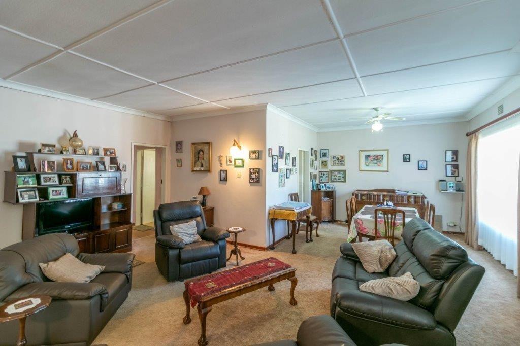 3 Bedroom House for sale in Eastleigh Ridge 121 High Road P24114411953