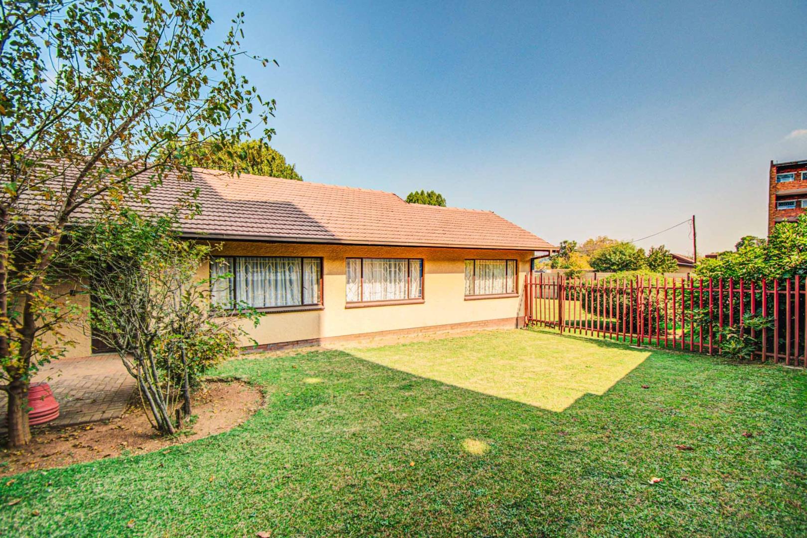 3 Bedroom House for sale in Eastleigh 84a Danie Theron Road P24