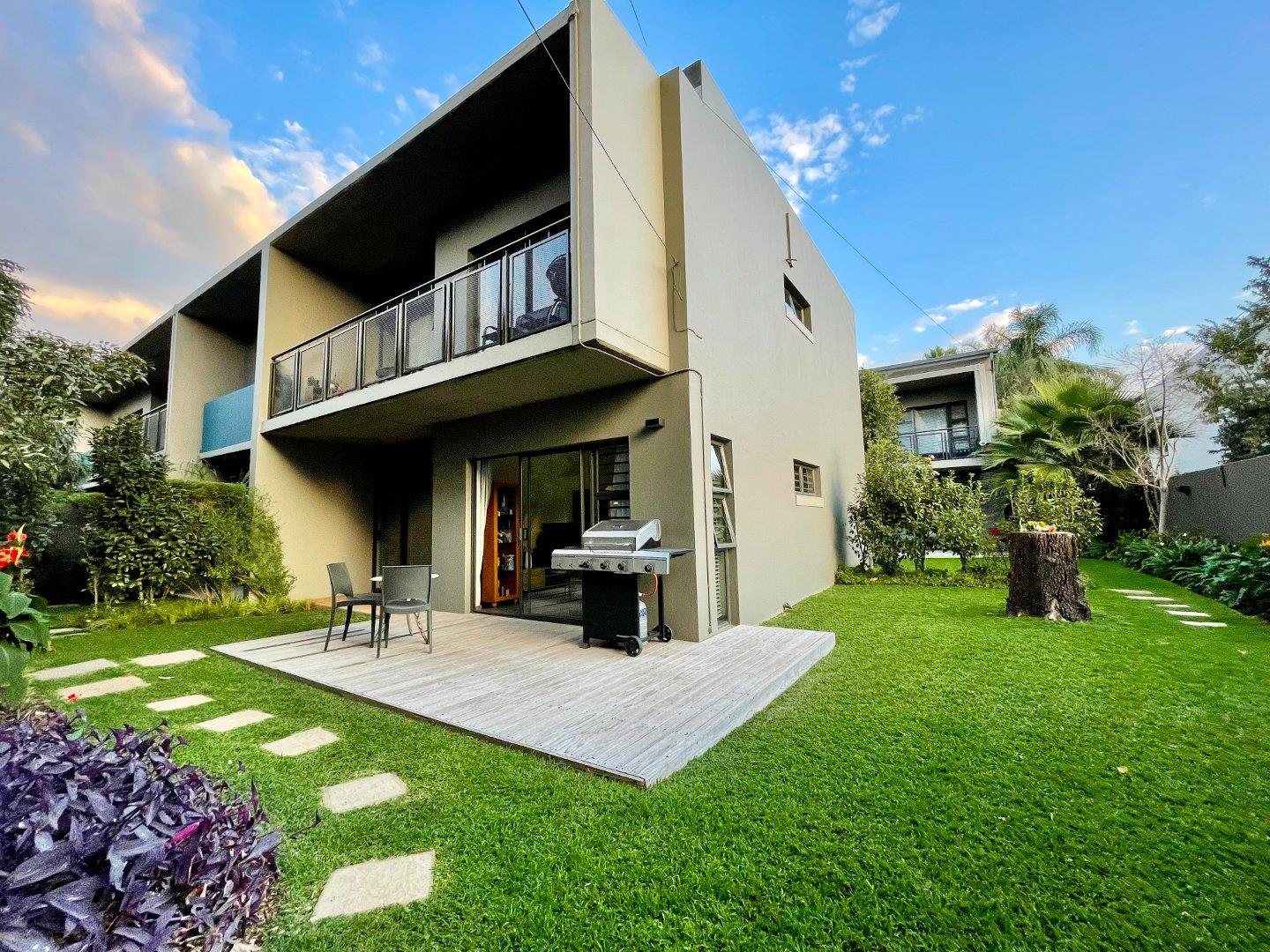 2 Bedroom Apartment / flat for sale in Menlo Park P24114412206