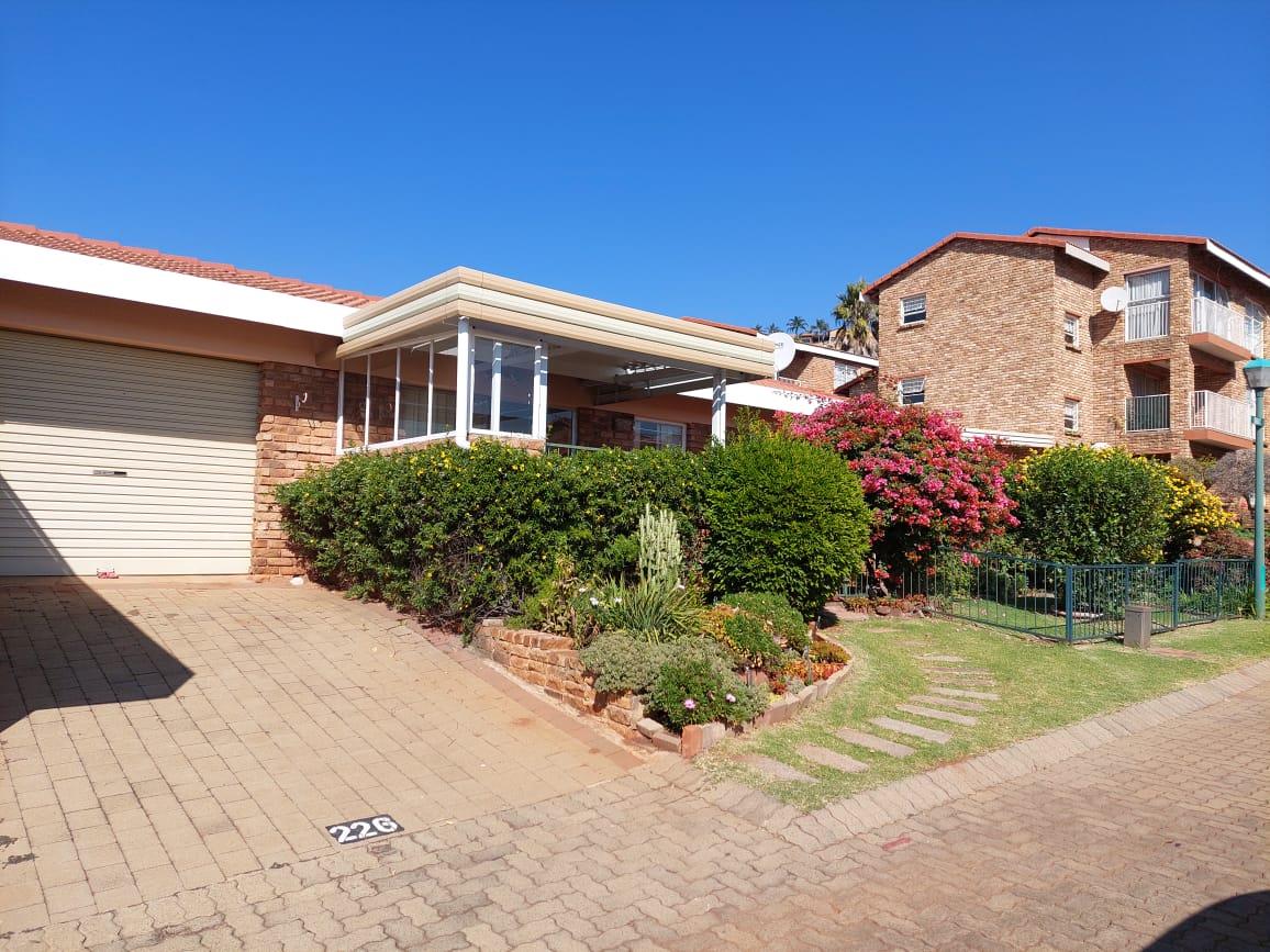 2 Bedroom Townhouse for sale in Rangeview 32 Swanevelder Street