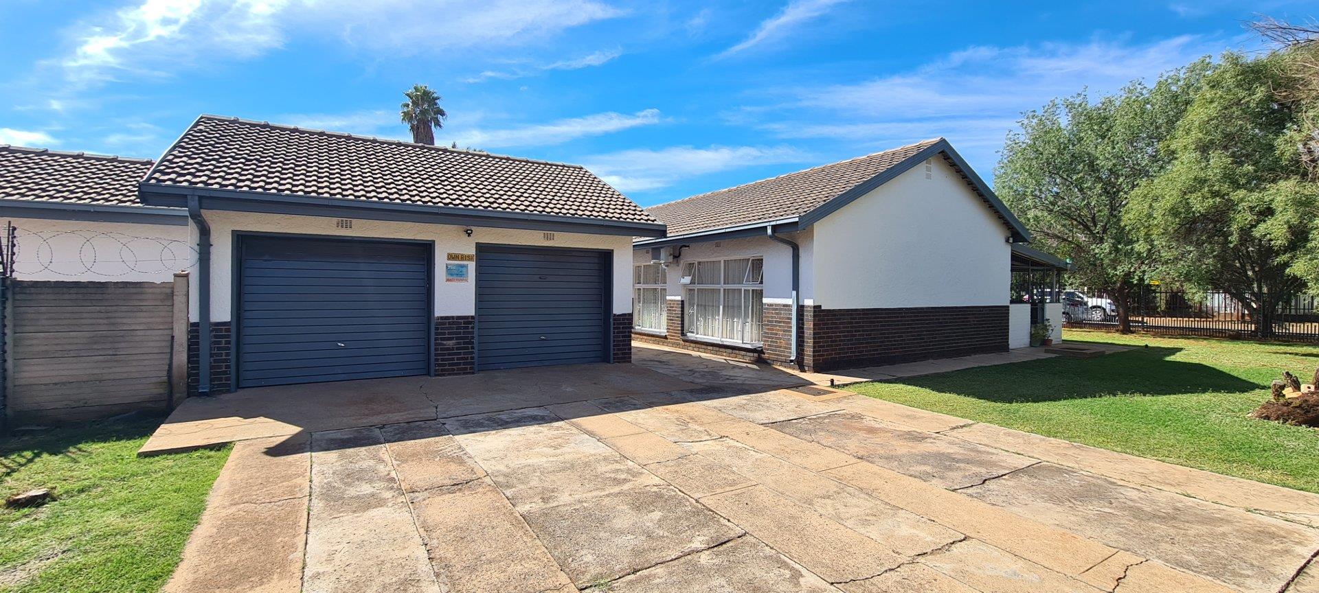 4 Bedroom House for sale in Carters Glen P24114413157