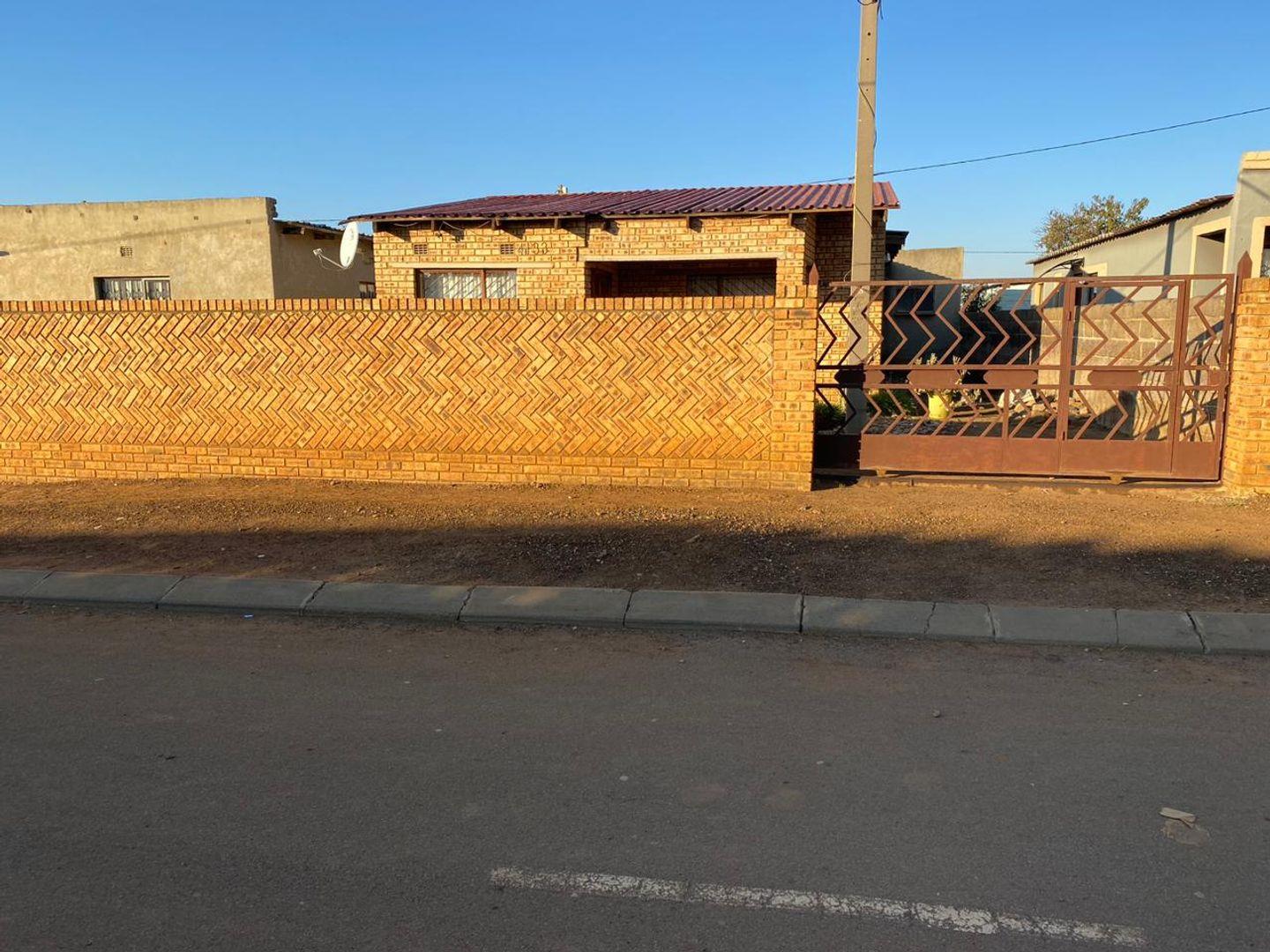 3 Bedroom House for sale in Lakeside P24114414045