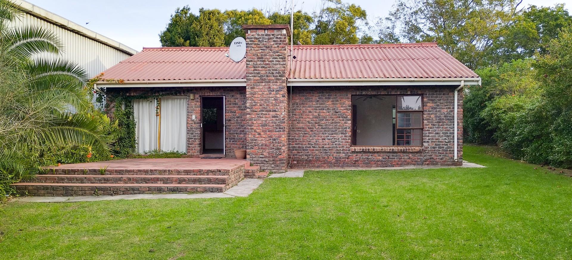 2 Bedroom House for sale in Bredasdorp P24114414687