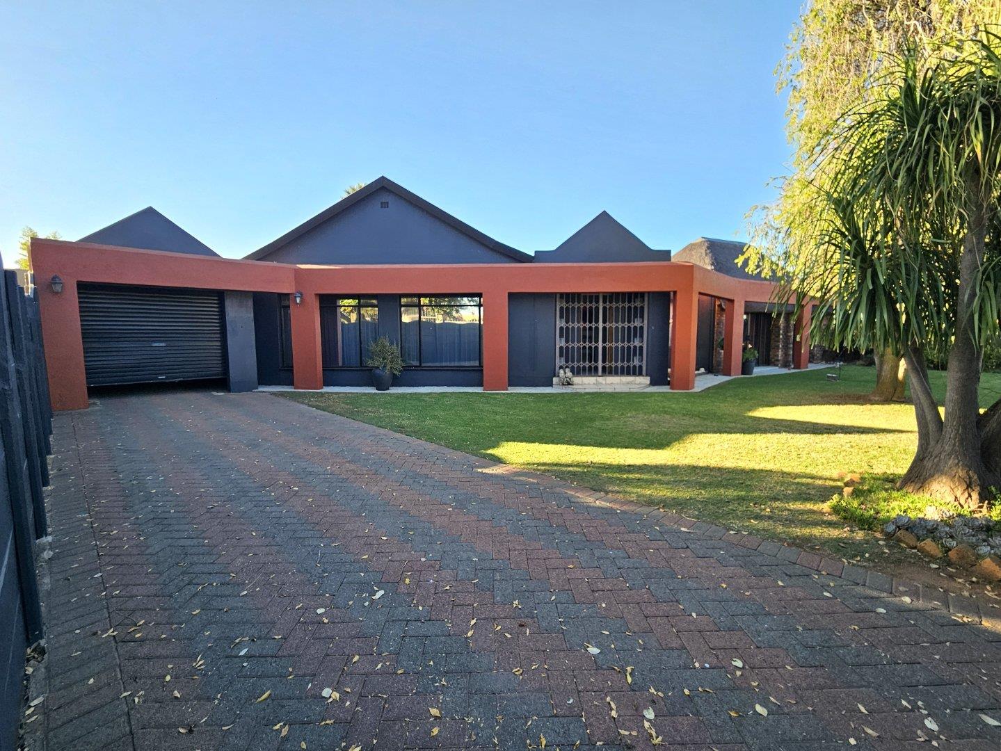 4 Bedroom House for sale in Van Dyk Park P24114416134