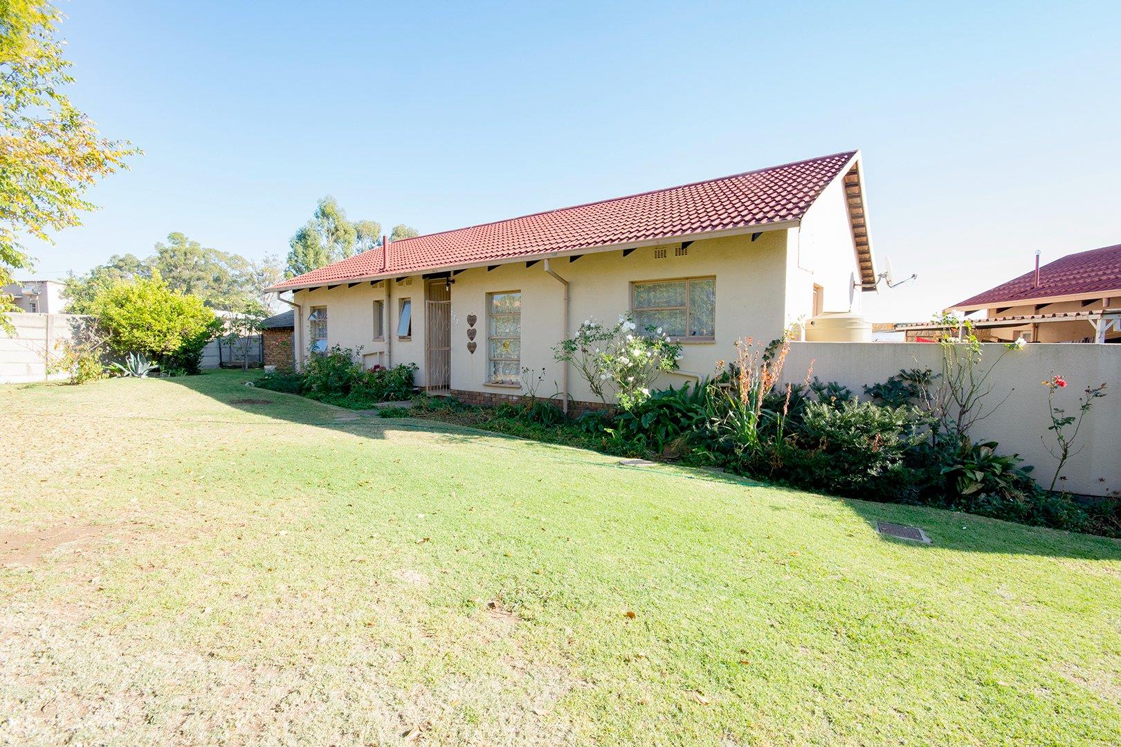 3 Bedroom House for sale in Rensburg P24114416953