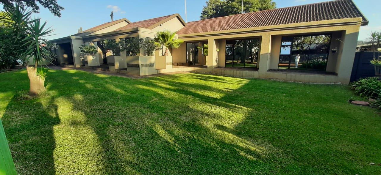 3 Bedroom House for sale in Flora Gardens P24114417293