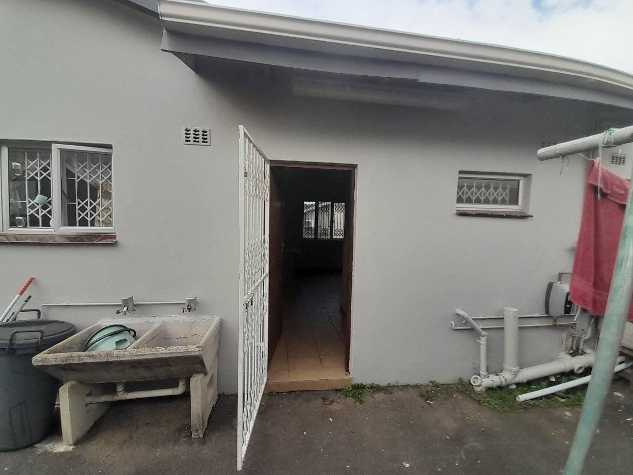 Apartments / flats to rent in Queensburgh Queensburgh Property