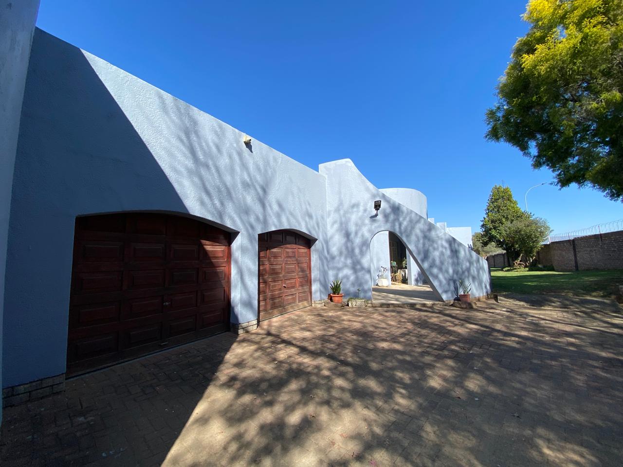 4 Bedroom House for sale in Aviary Hill P24114417961