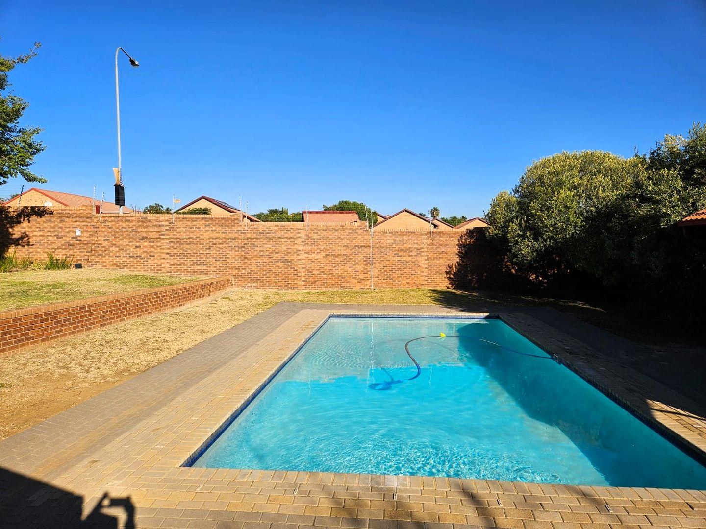 2 Bedroom Apartment / flat to rent in The Reeds P24114642420