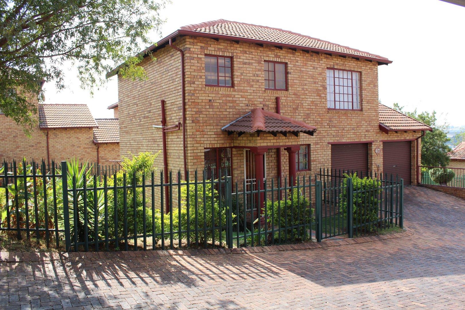 3 Bedroom Townhouse for sale in Elandspark 47 Hawkes Nest, Elandrock