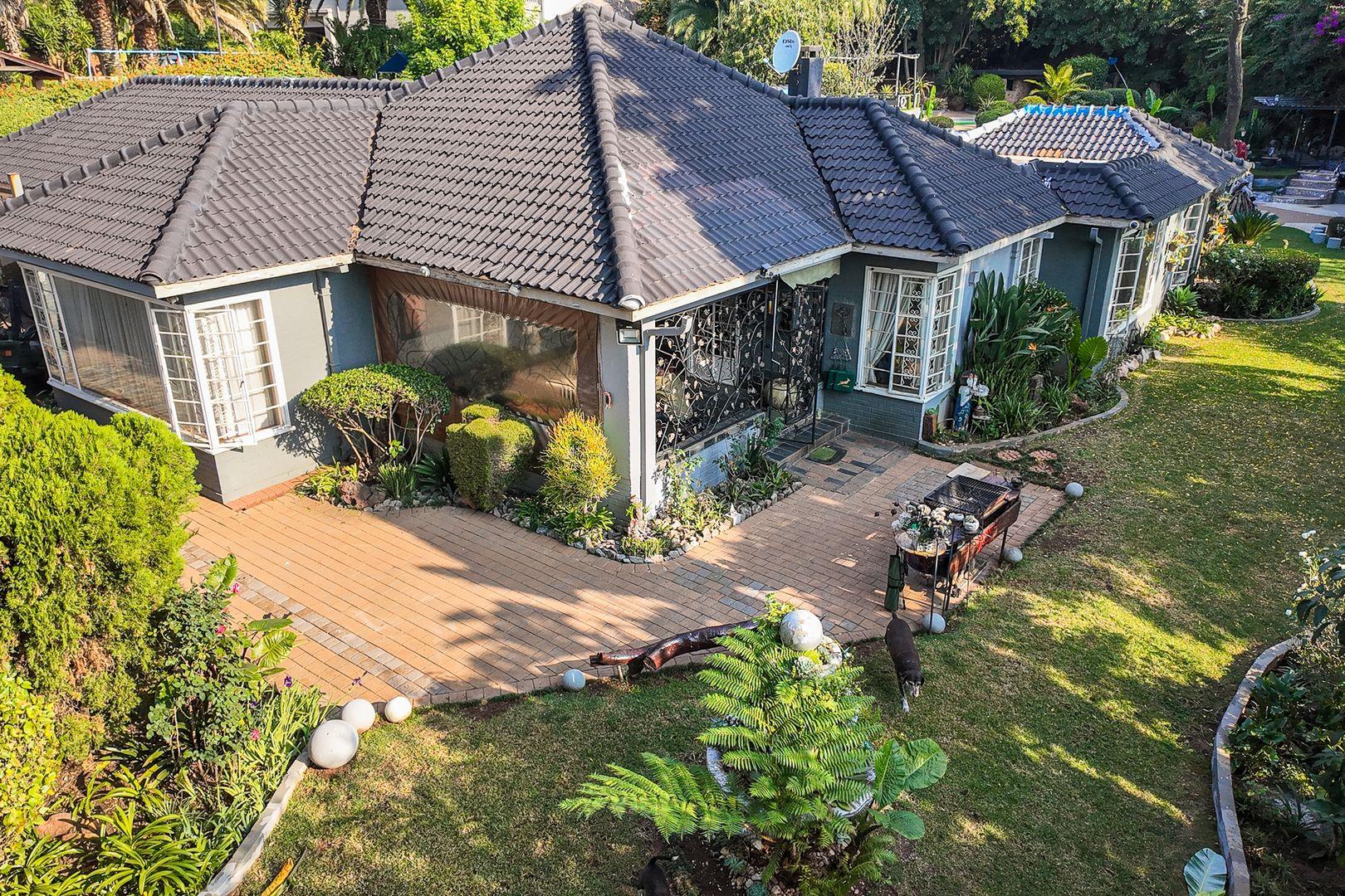 5 Bedroom House for sale in Linksfield P24114418260