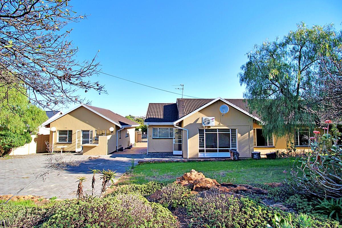 3 Bedroom House for sale in Constantia Kloof P24114606818