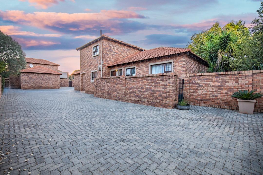 3 Bedroom House for sale in Willow Acres Silver Willow Village Estate