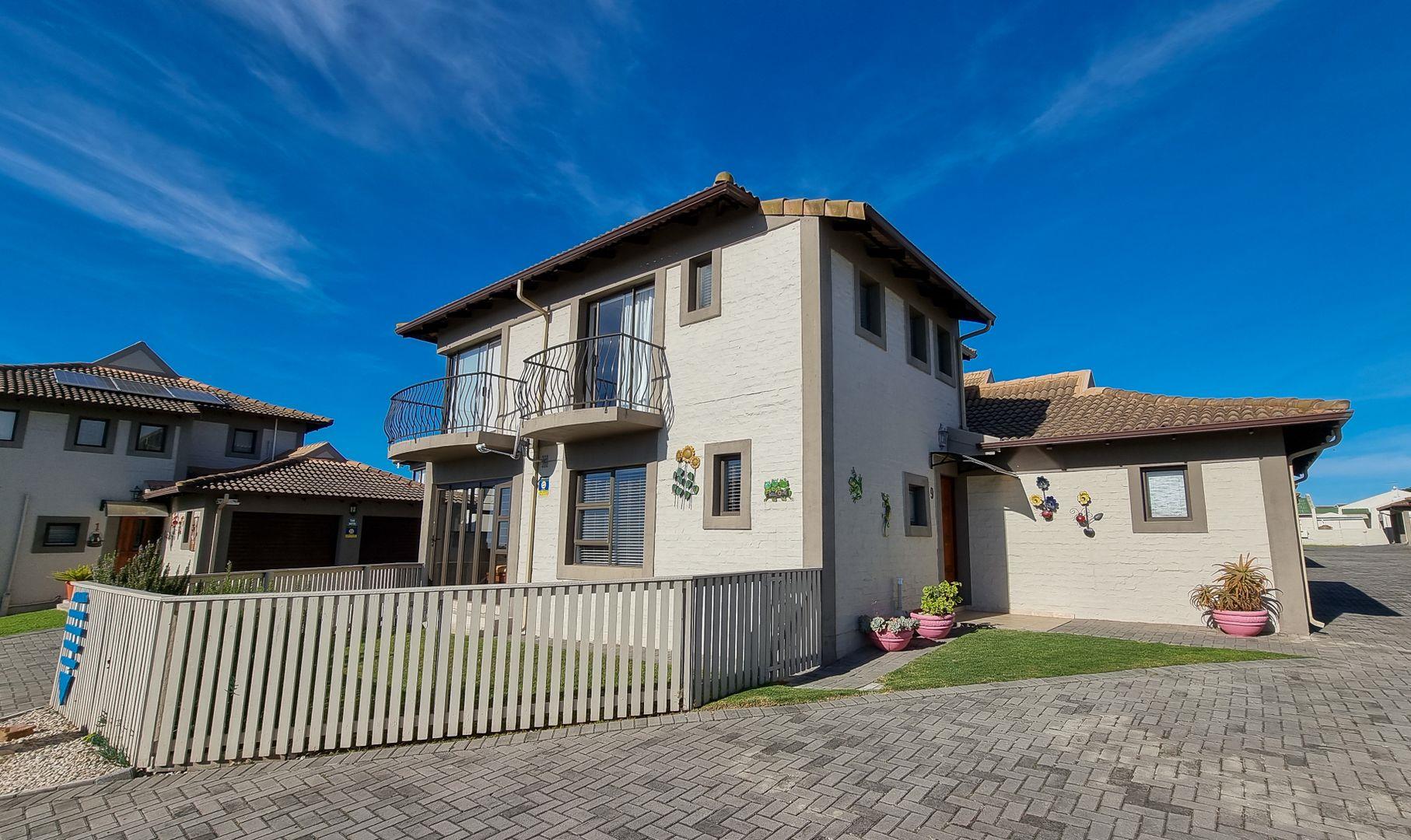 3 Bedroom Townhouse for sale in Wavecrest P24114418508