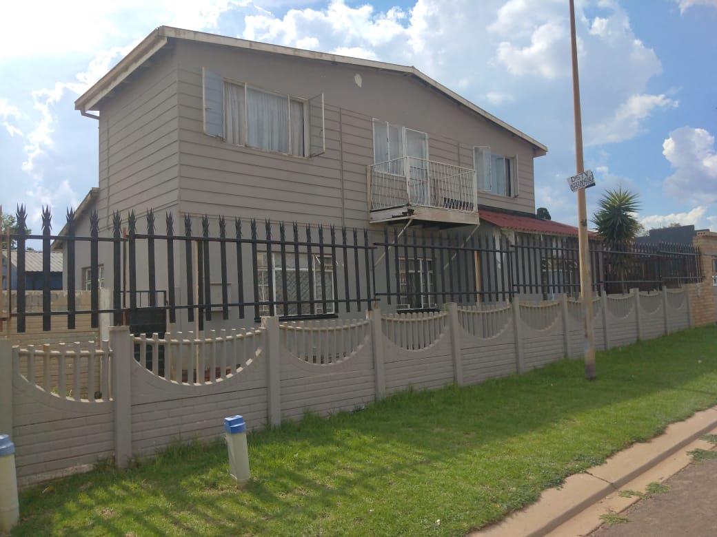 3 Bedroom House for sale in Eldorado Park P24114418825
