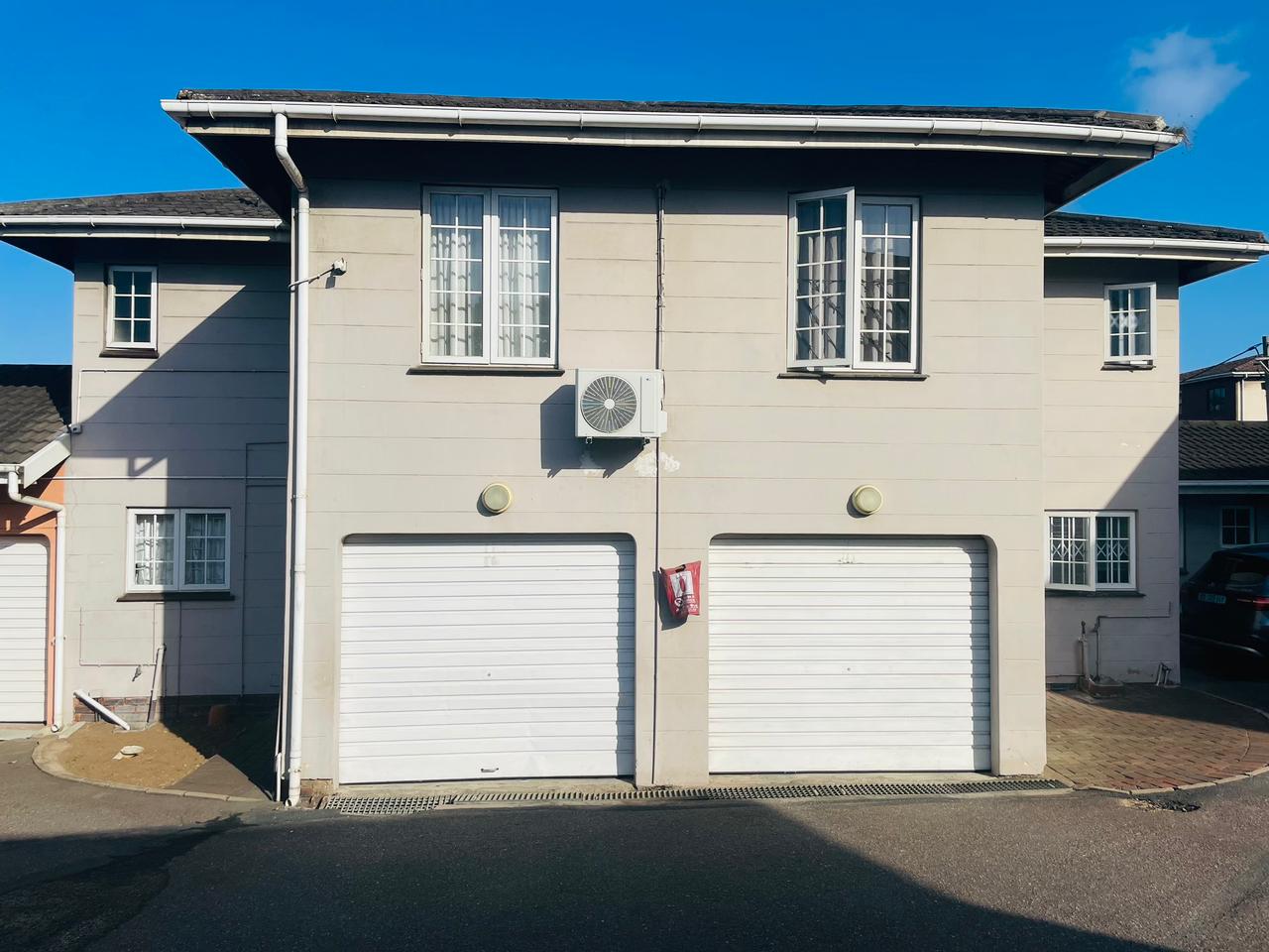 3 Bedroom Apartment / flat for sale in Montclair P24114419910