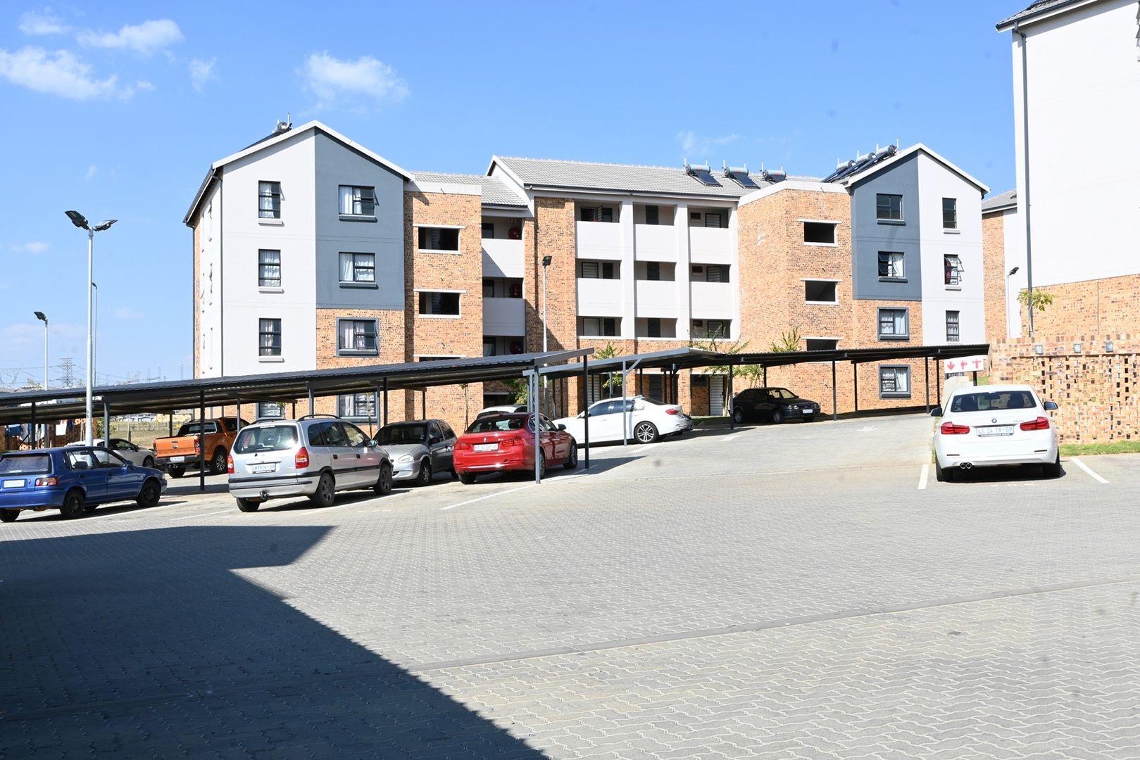 2 Bedroom Apartment / flat for sale in Riverside View Ext 35 P24
