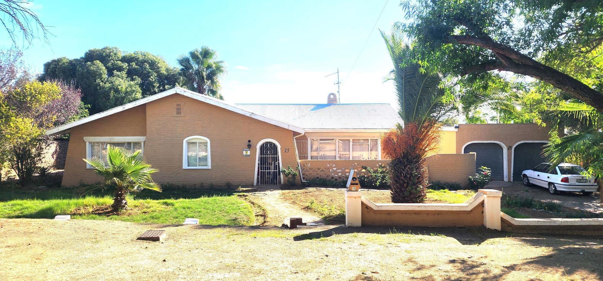 3 Bedroom House for sale in Cradock 15 General Hertzog Street P24114420323