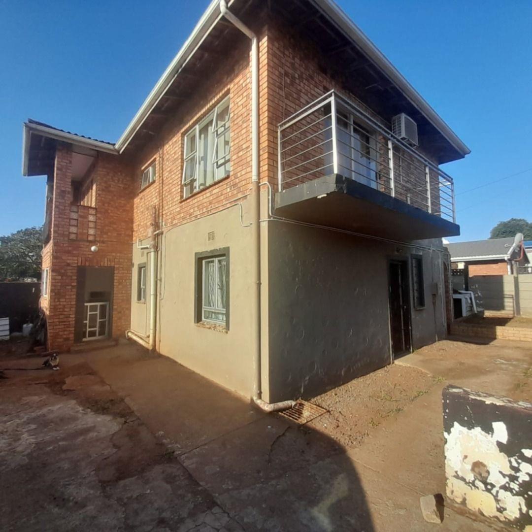 4 Bedroom House for sale in Austerville P24114420642