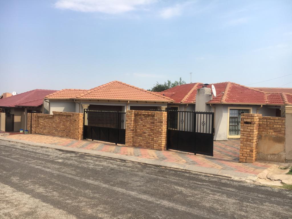 3 Bedroom House to rent in Kagiso P24114421630
