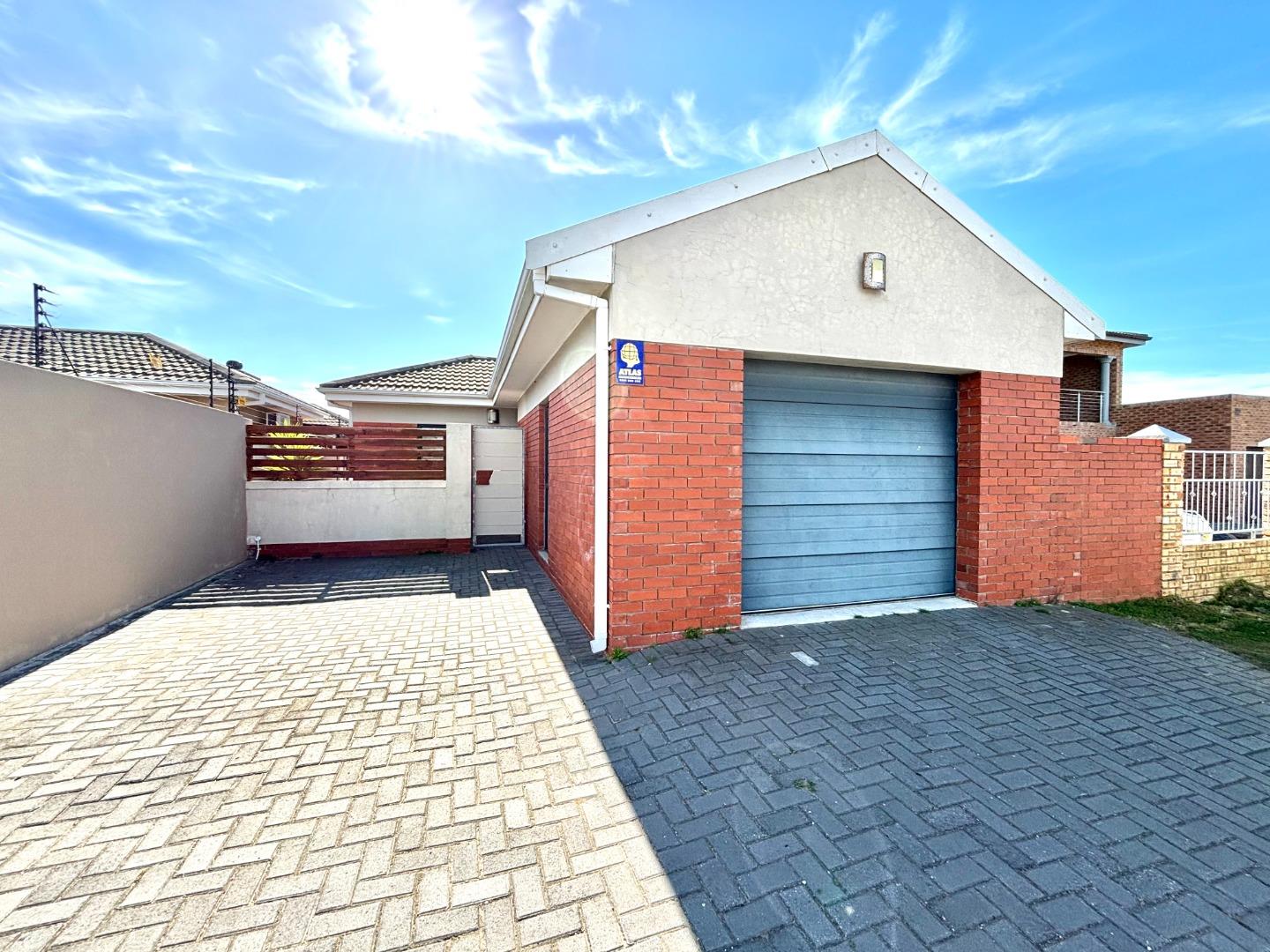 3 Bedroom House for sale in Fairview P24114422173