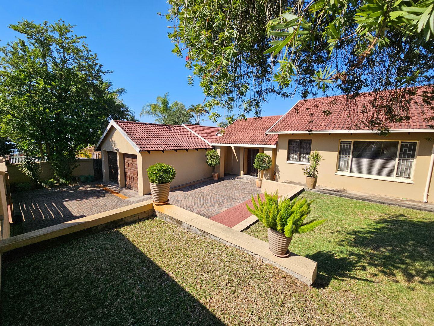 4 Bedroom House for sale in Nelspruit Ext 11 P24114422231