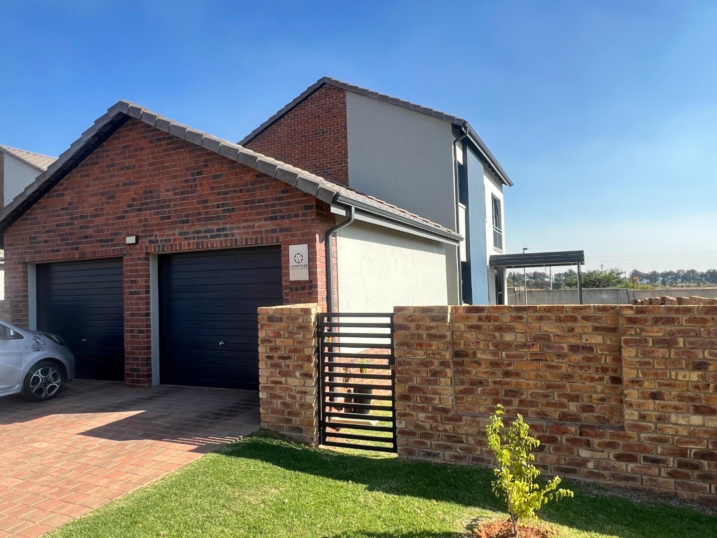 4 Bedroom House for sale in Lion Pride P24114422879