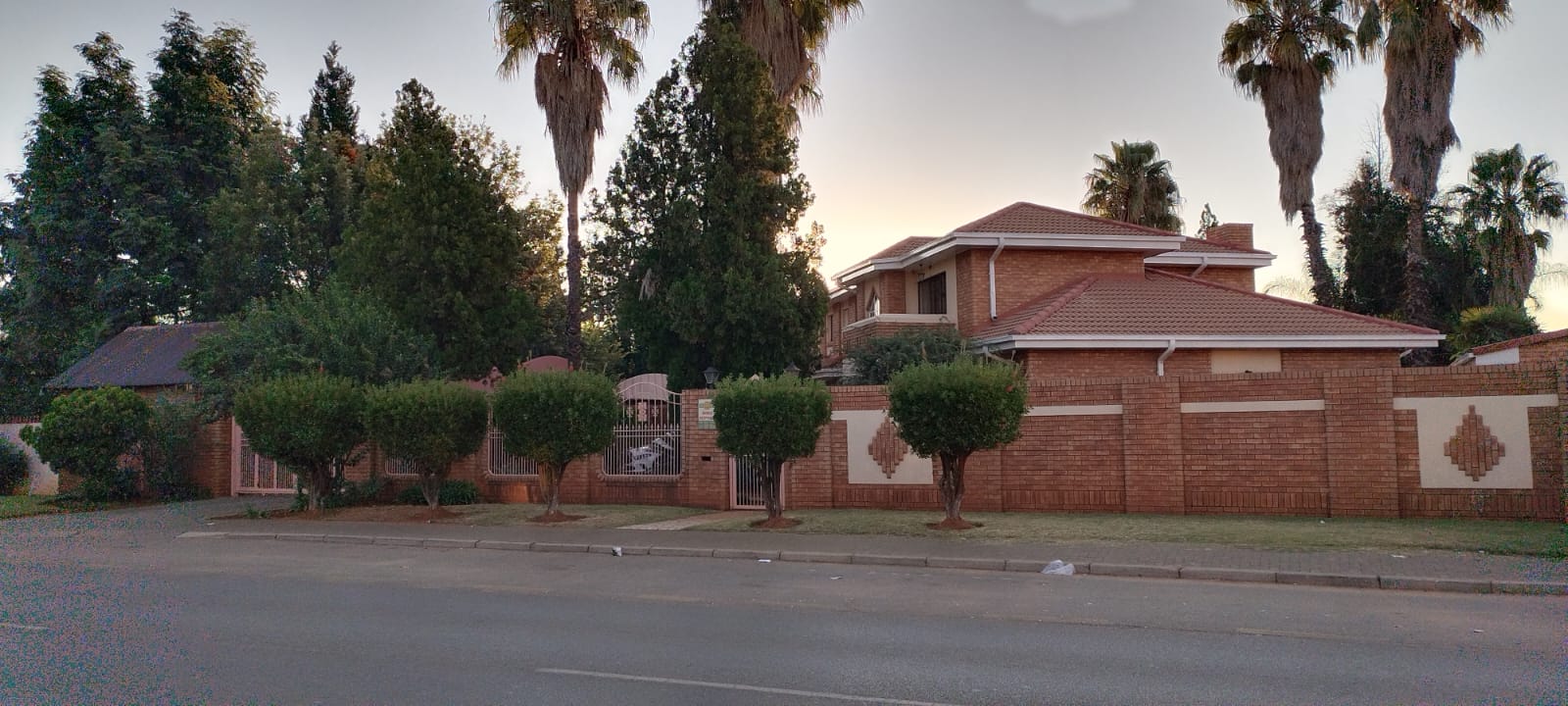 5 Bedroom House for sale in Lenasia Ext 7 P24114422984