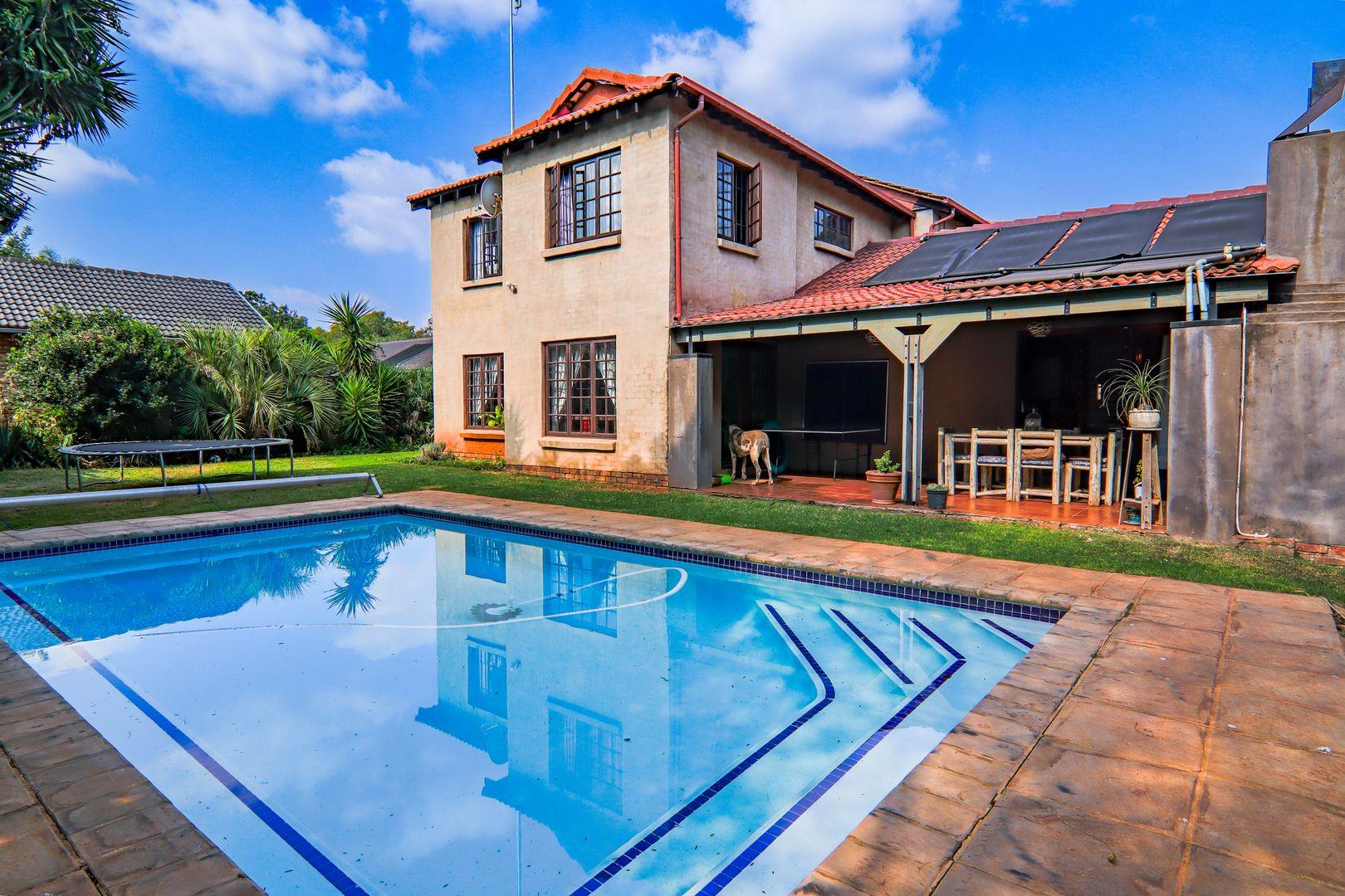 6 Bedroom House for sale in Pierre Van Ryneveld P24114424159