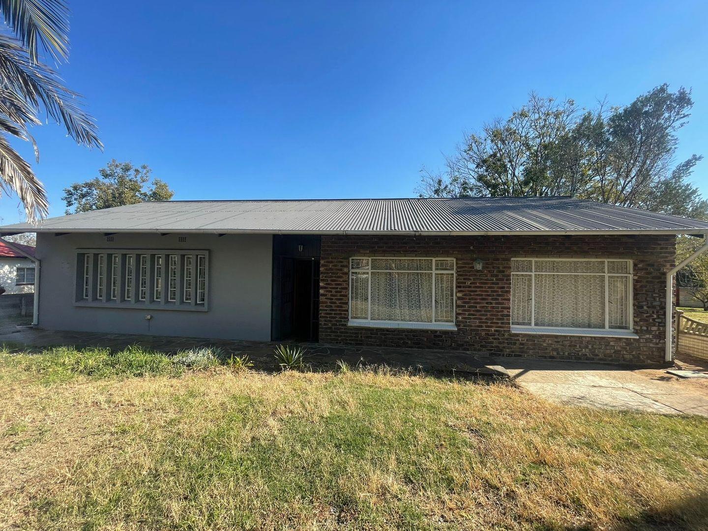 3 Bedroom House for sale in Noordhoek P24114424898