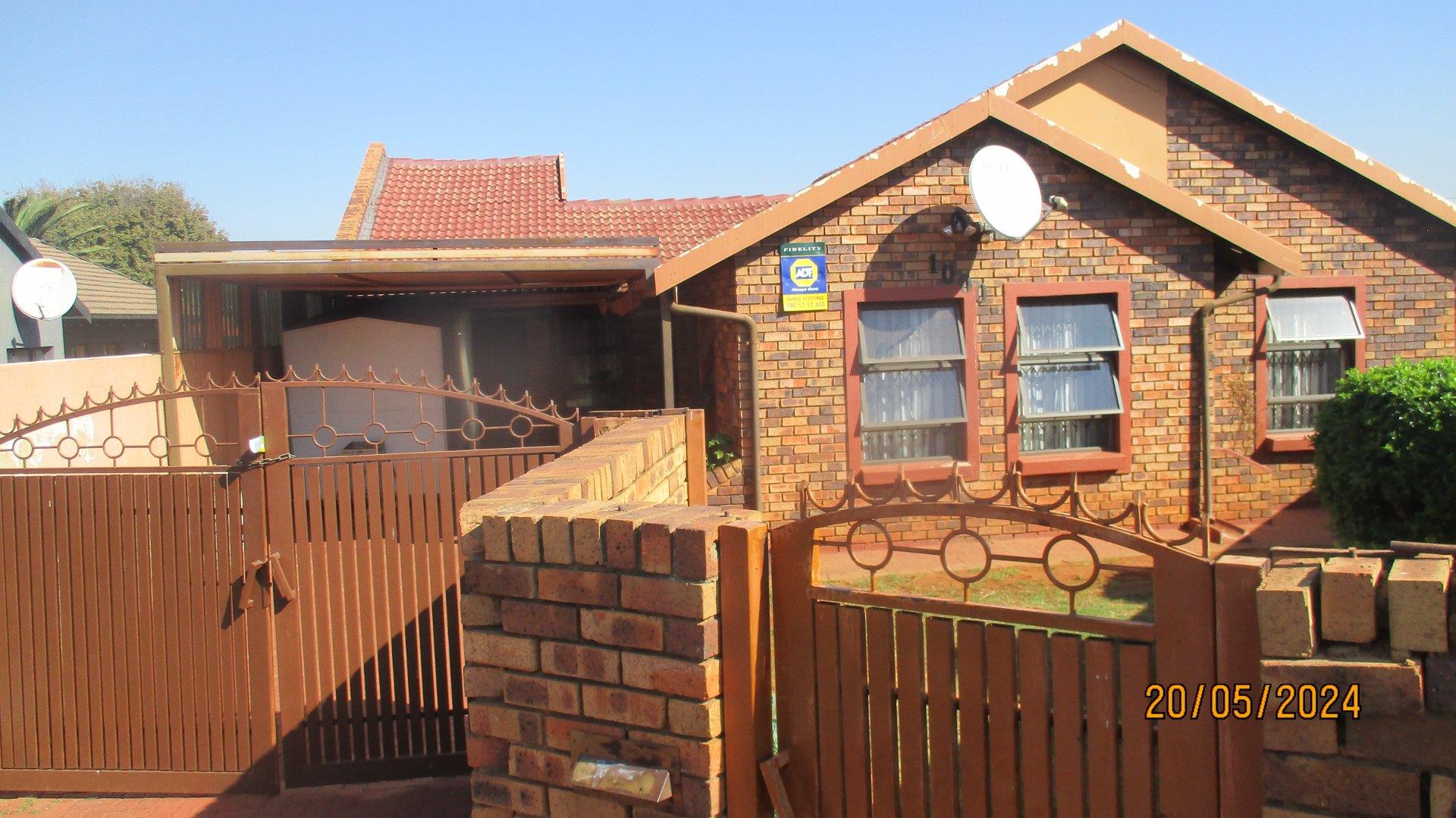 3 Bedroom House for sale in Spruit View P24114426123