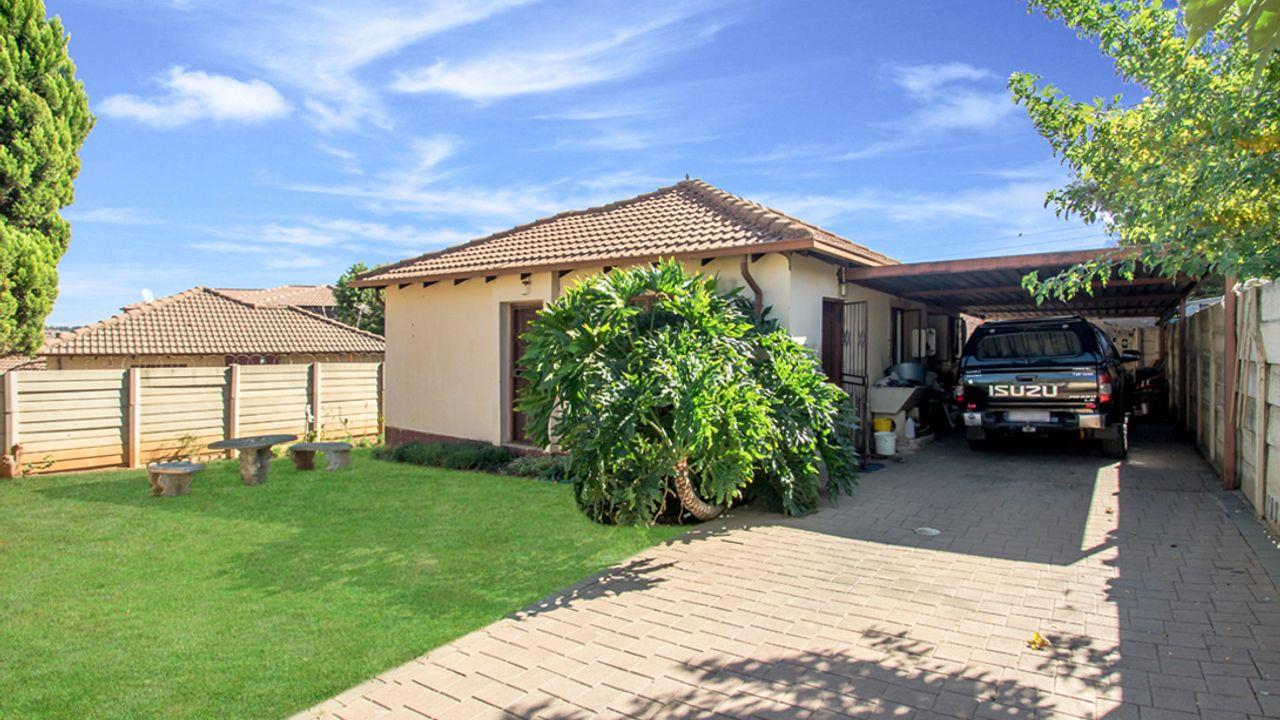 3 Bedroom House for sale in Cosmo City 64 Nevis Crescent P24114426202