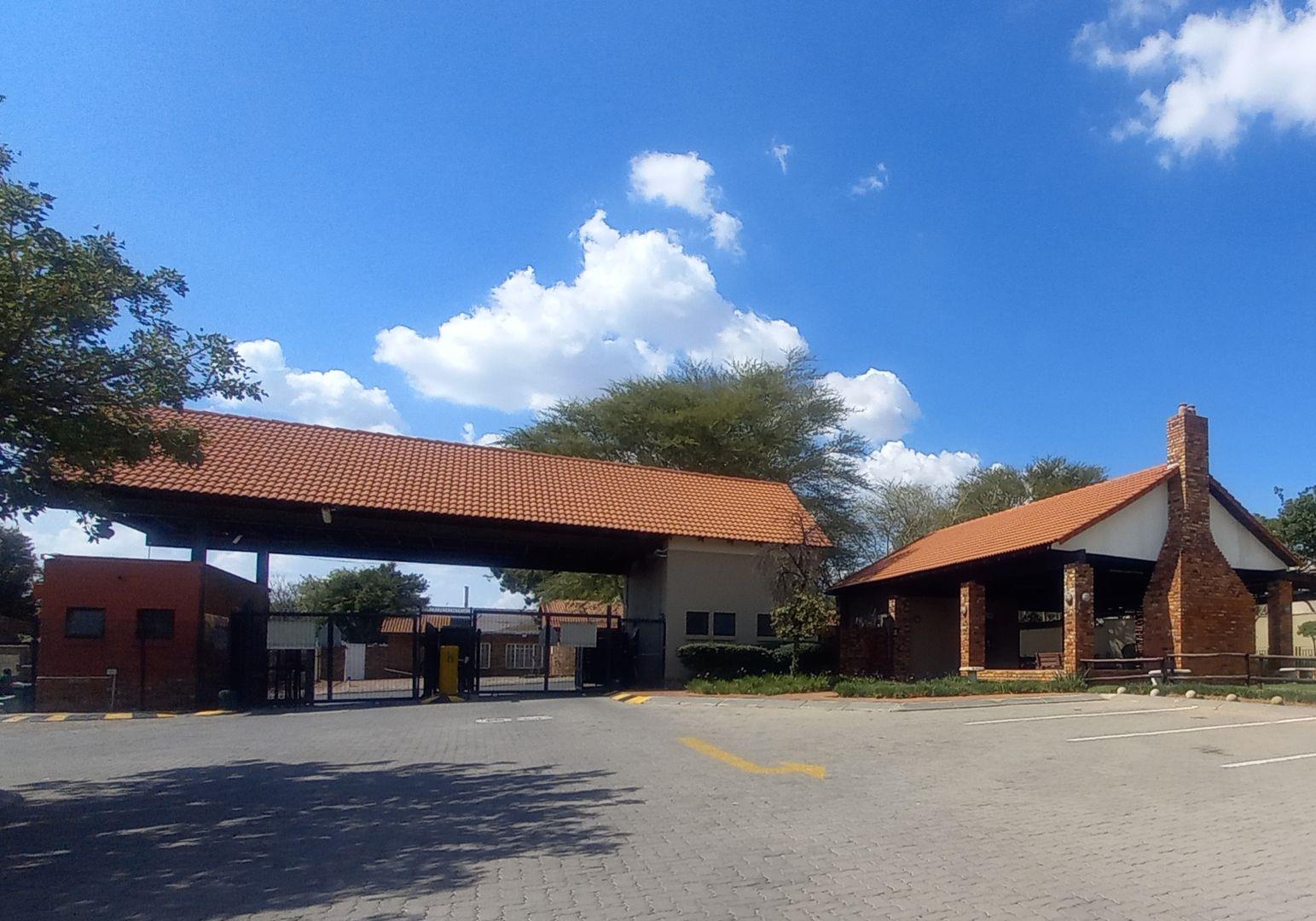 2 Bedroom Apartment / flat for sale in Waterfall Heights P24114426533