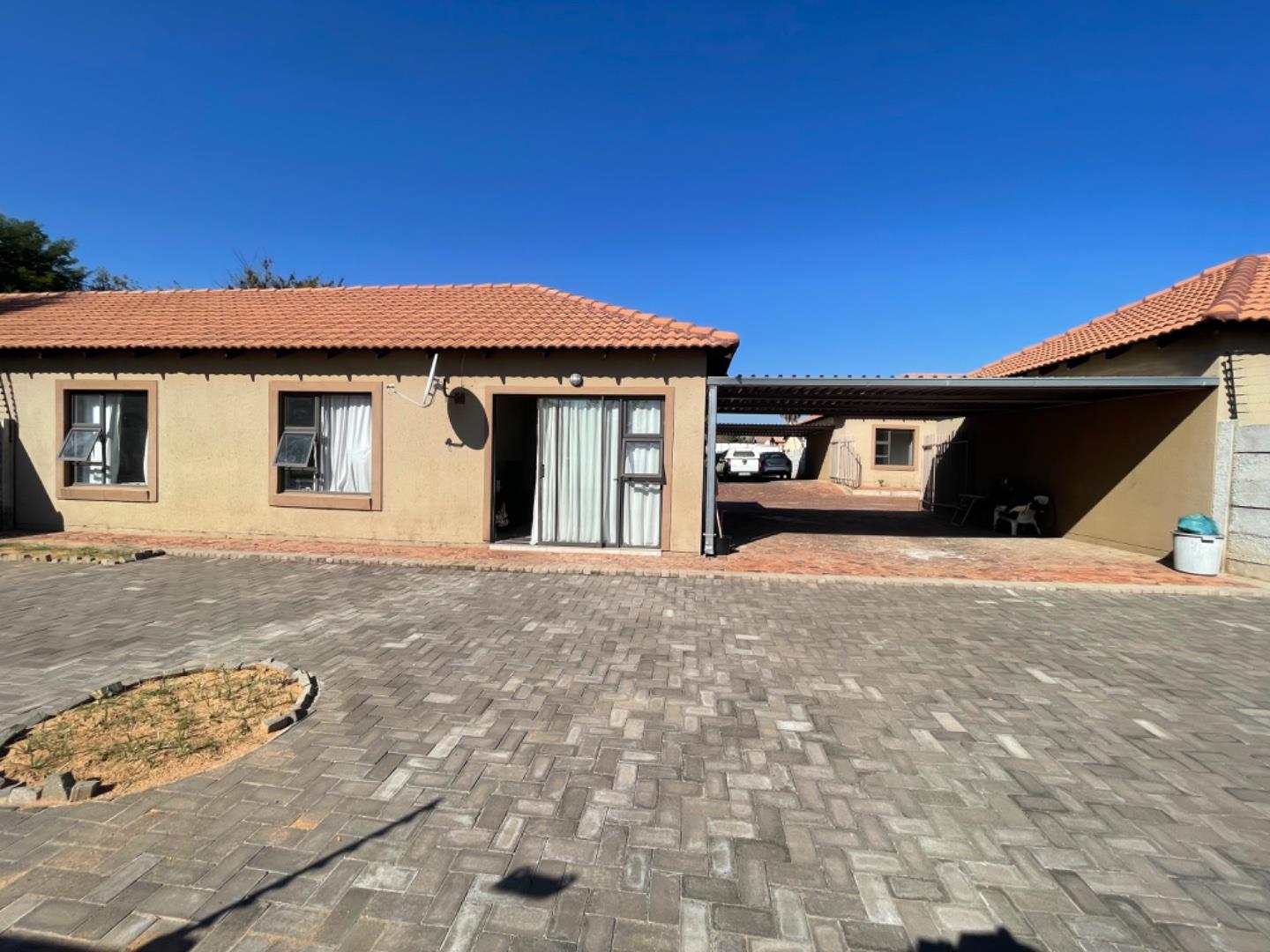 3 Bedroom Townhouse for sale in Pretoria North P24114426945