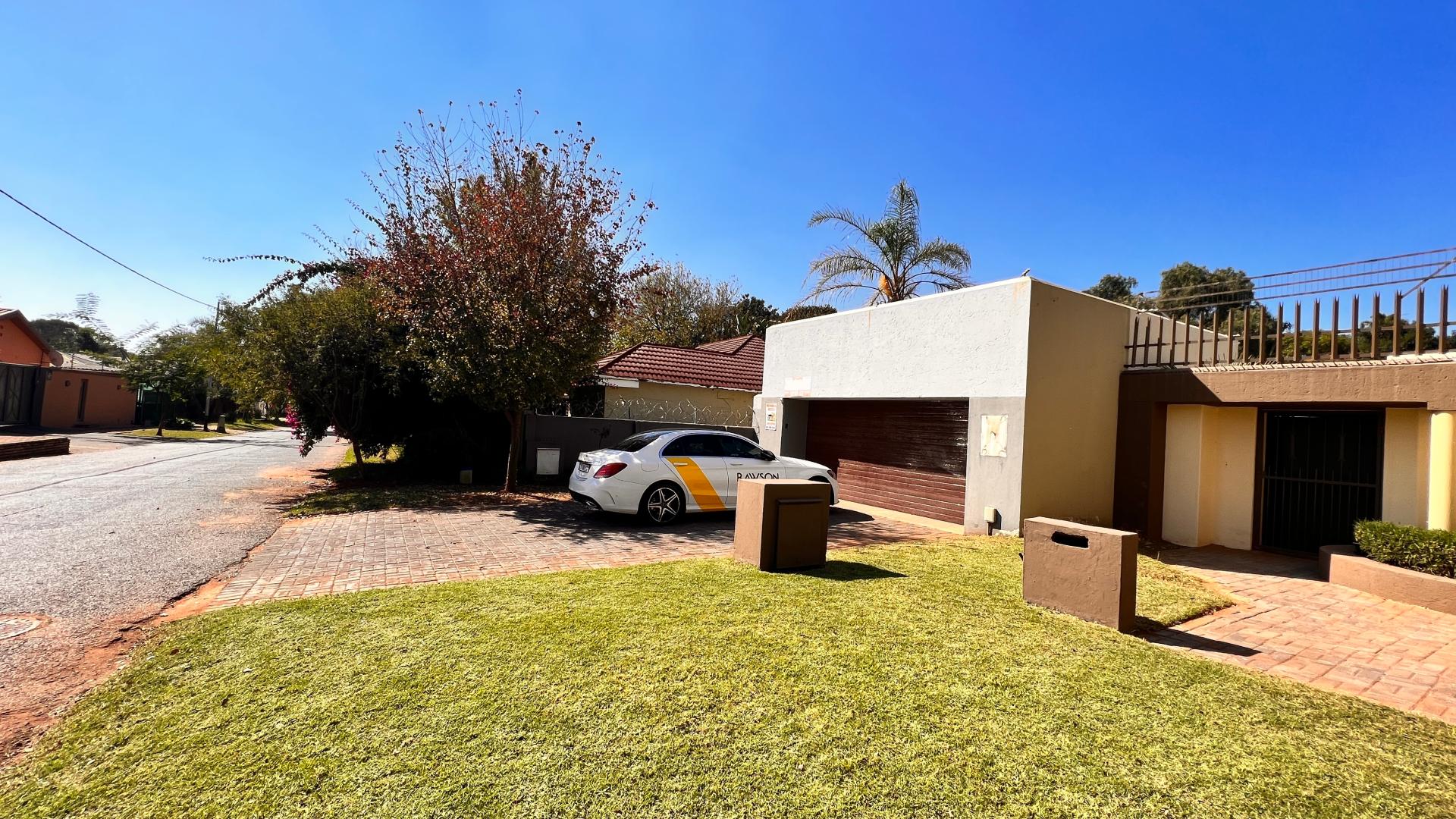 3 Bedroom House for sale in Westdene P24114426982