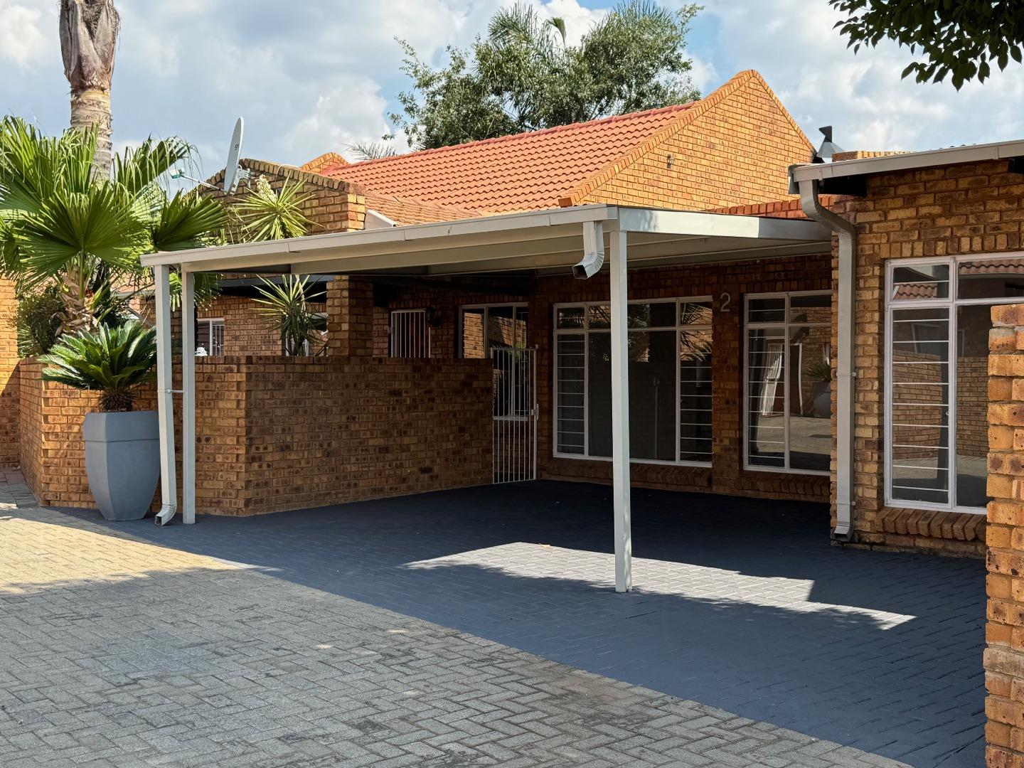 Bonaero Park Property Townhouses to rent in Bonaero Park