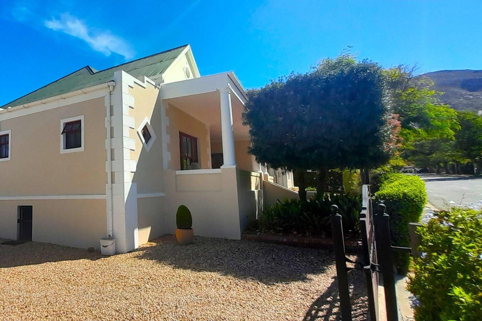 5 Bedroom House for sale in Montagu 3 Graaf Street P24114285539