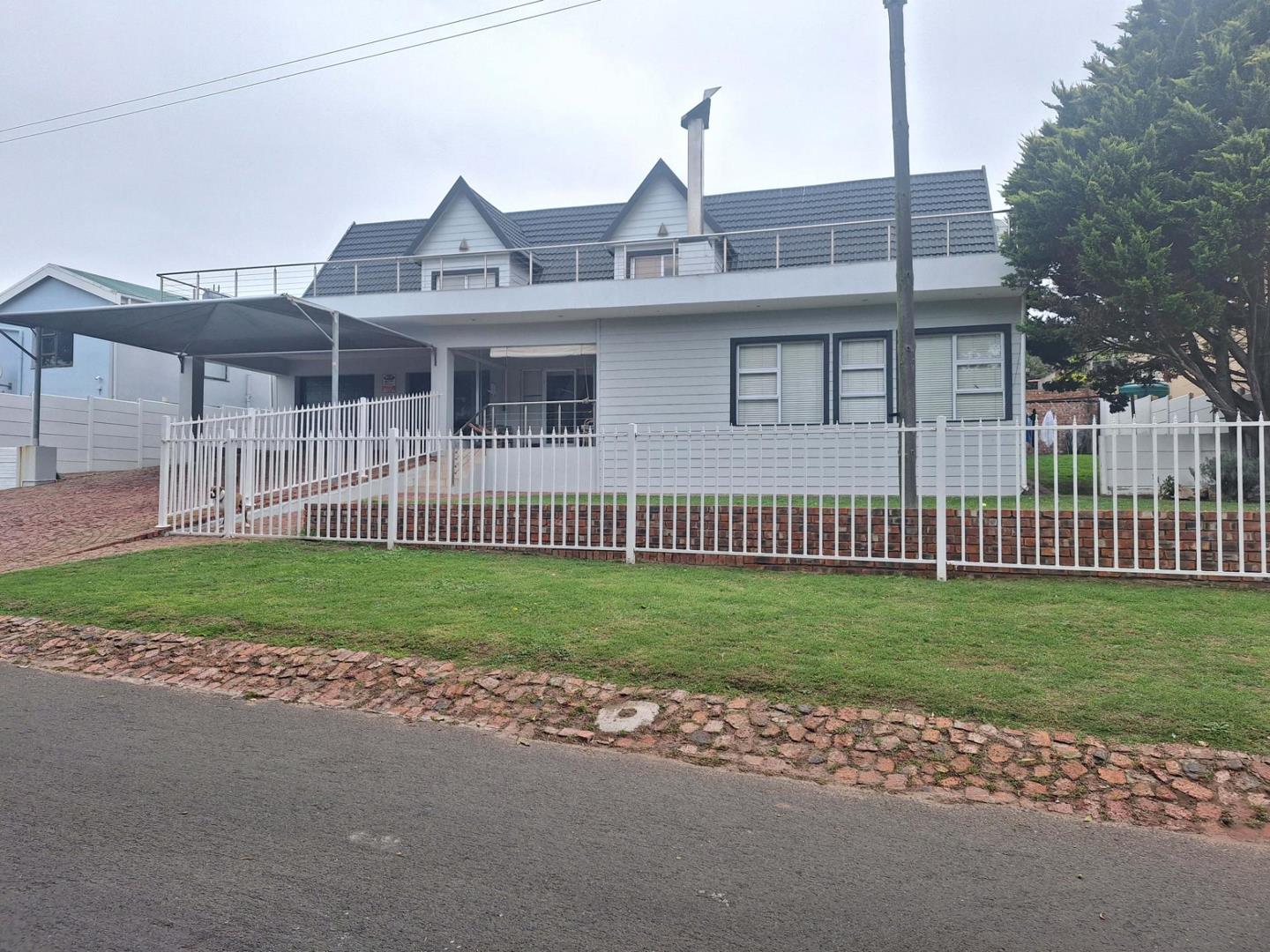 5 Bedroom House for sale in Hartenbos Central P24114330773