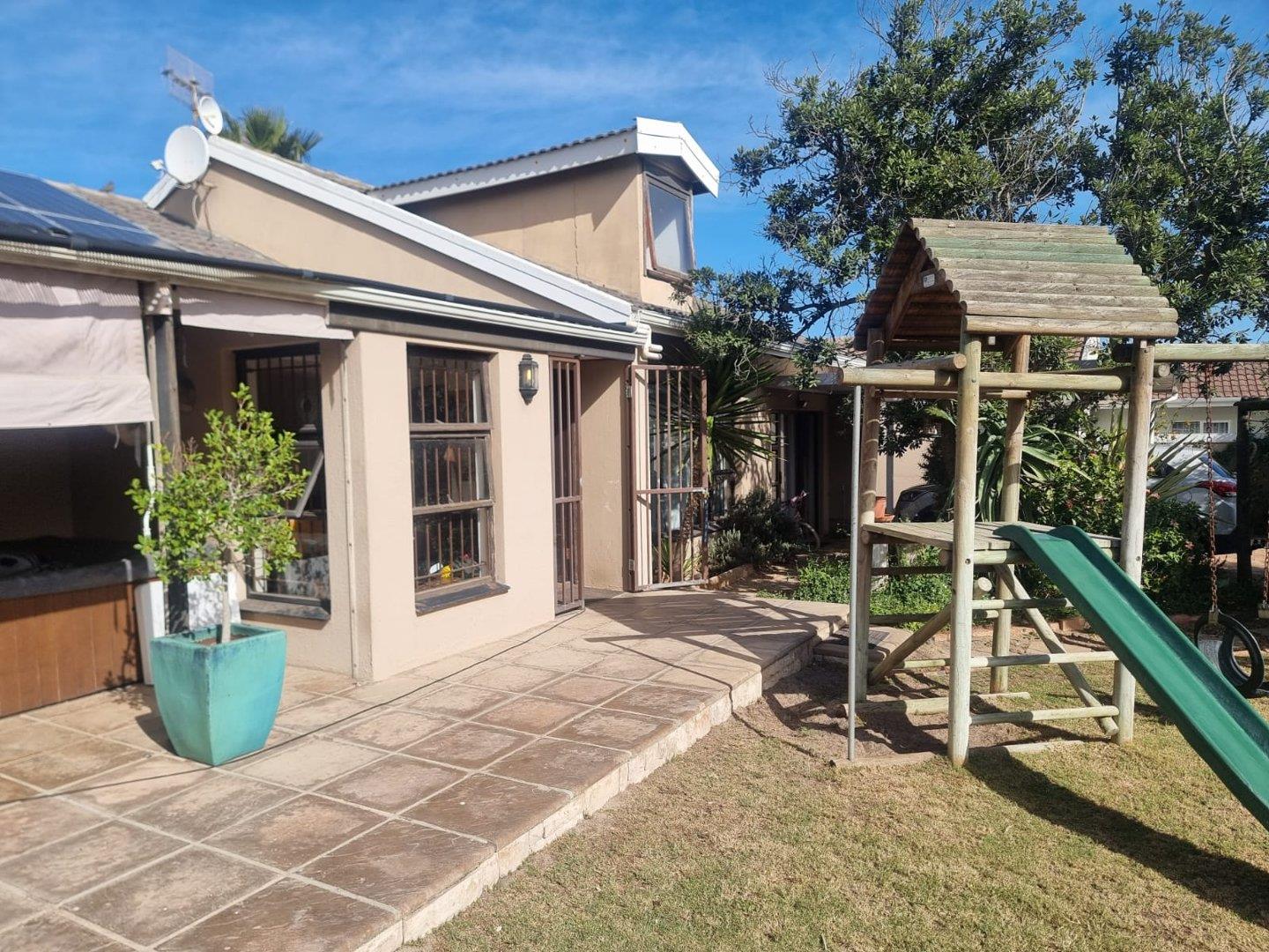 4 Bedroom House to rent in Van Riebeeckstrand P24114427483