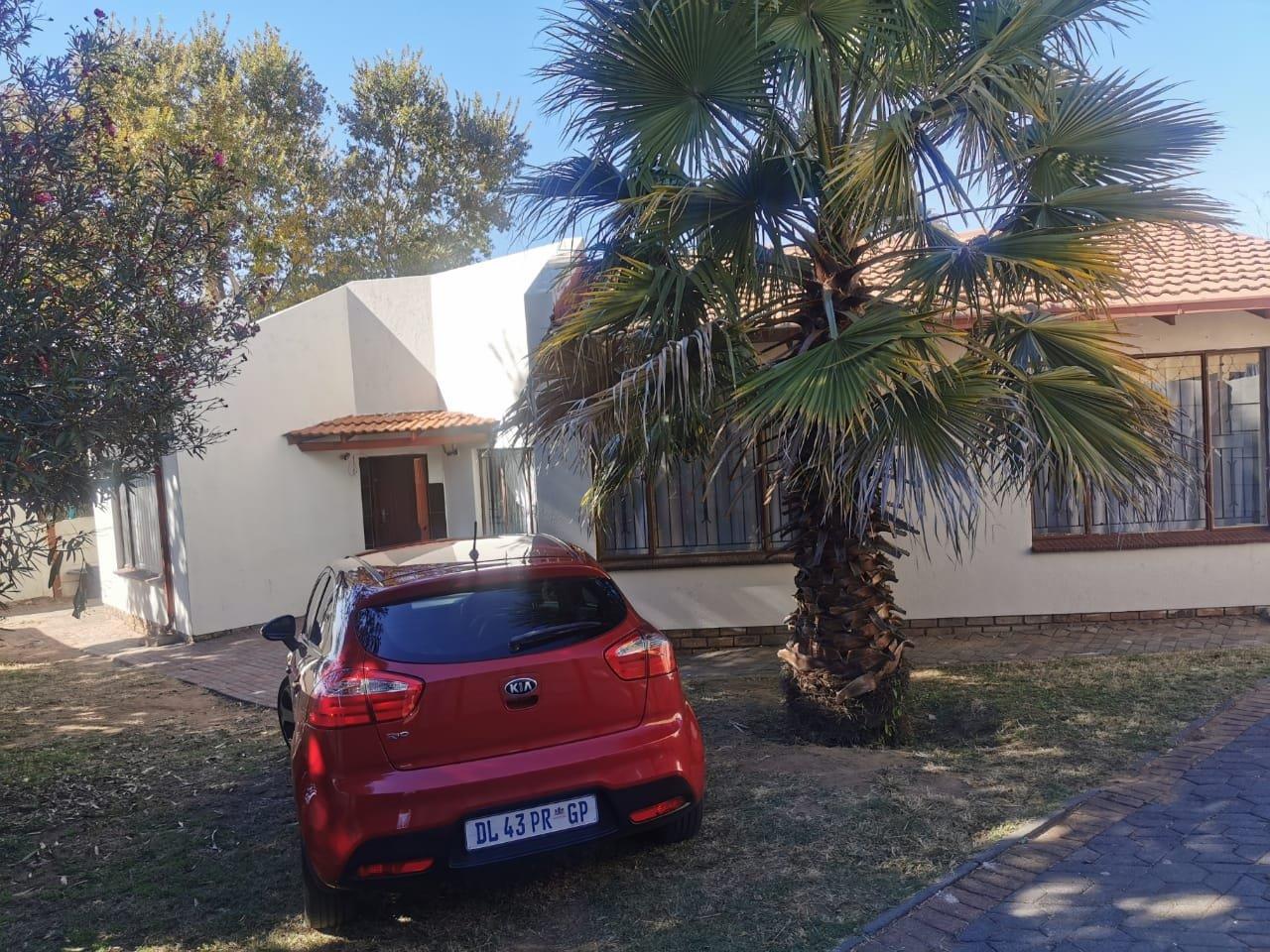 3 Bedroom House for sale in Elandspark P24114427605