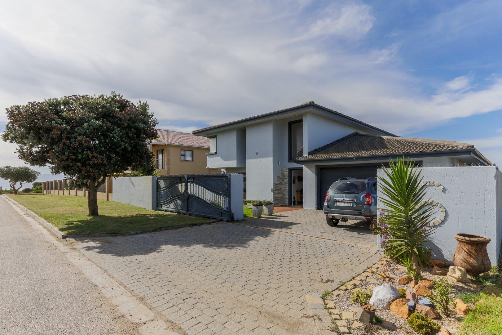 3 Bedroom House for sale in Mossel Bay Ext 15 P24114428461