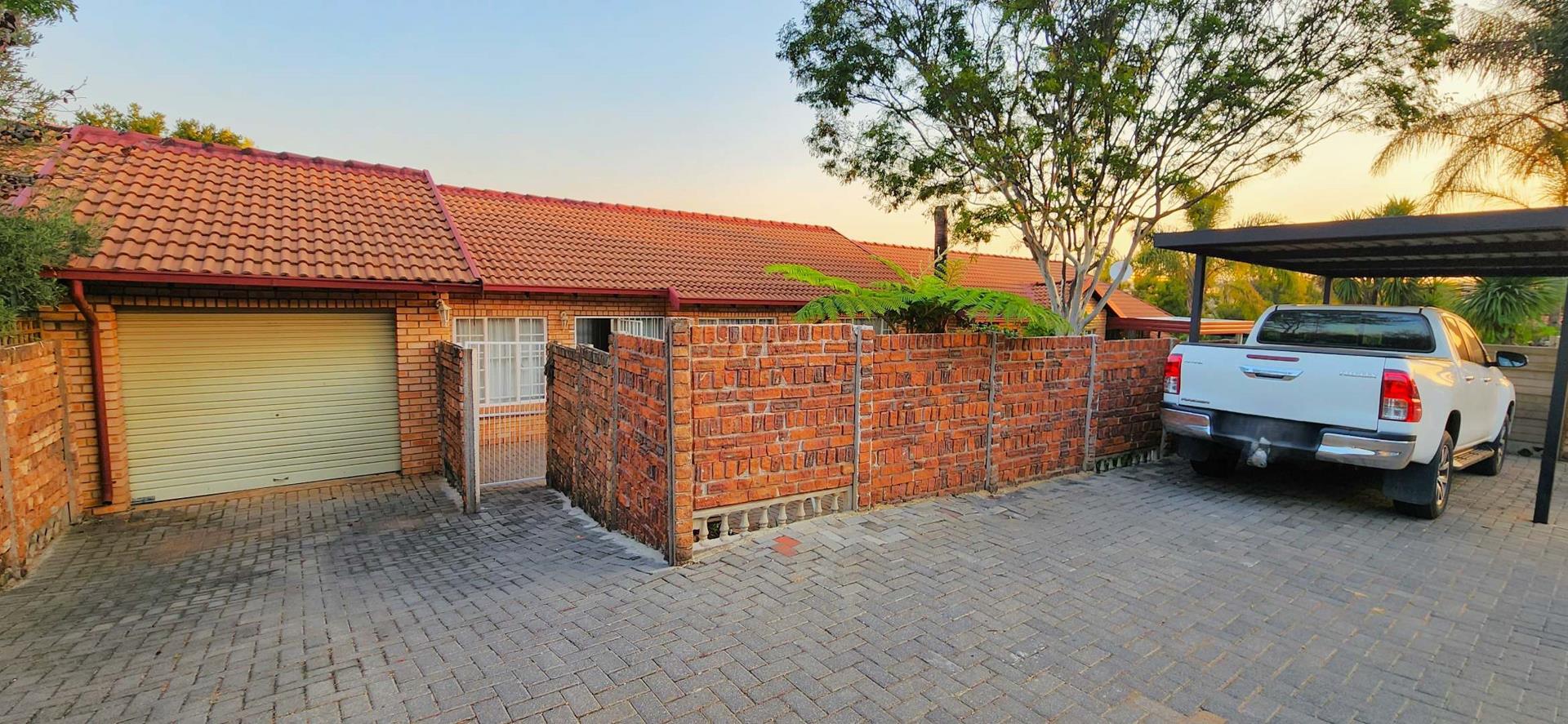 Erasmuskloof Property Townhouses for sale in Erasmuskloof