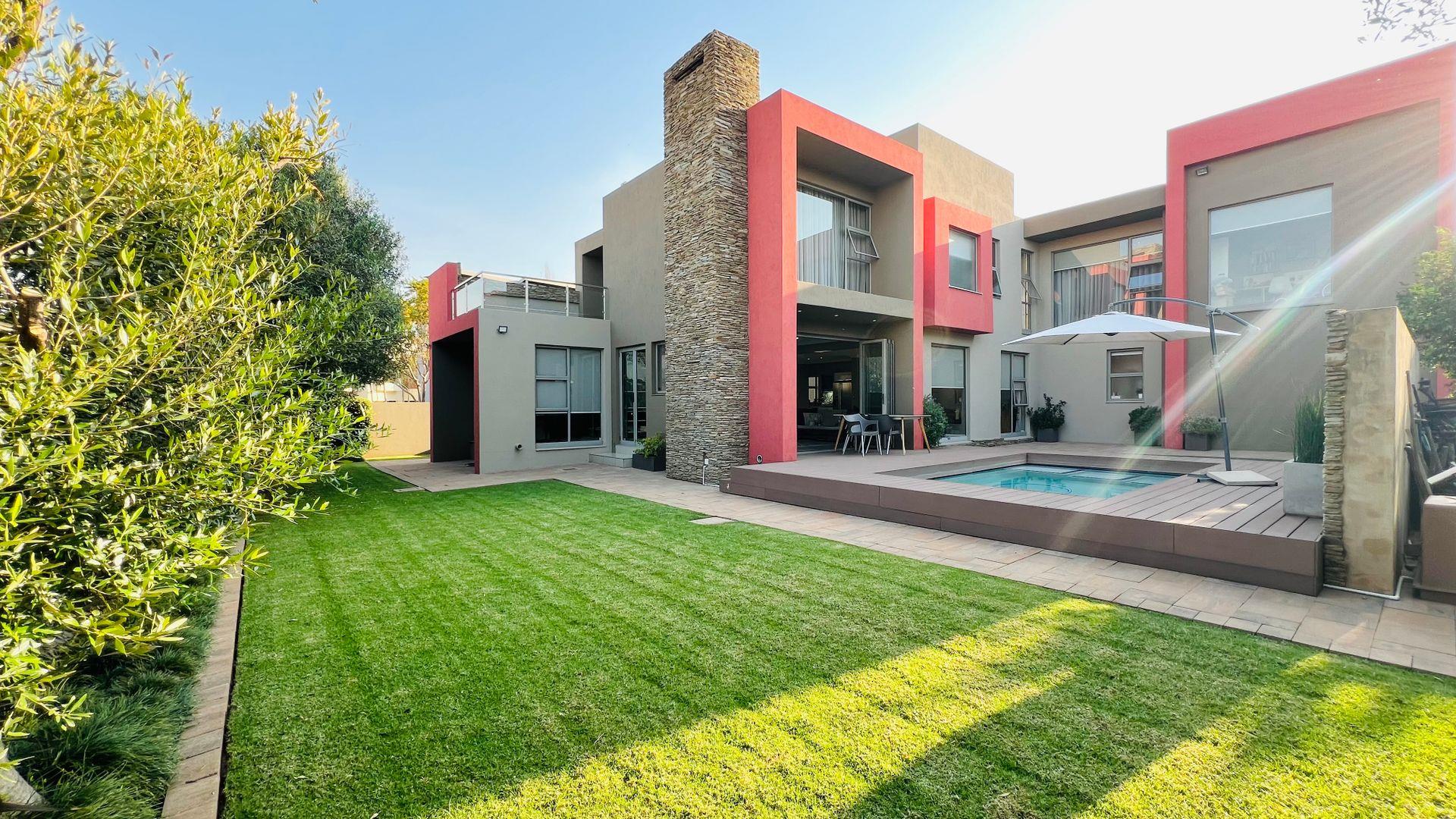 4 Bedroom House for sale in Midfield Estate P24114428997